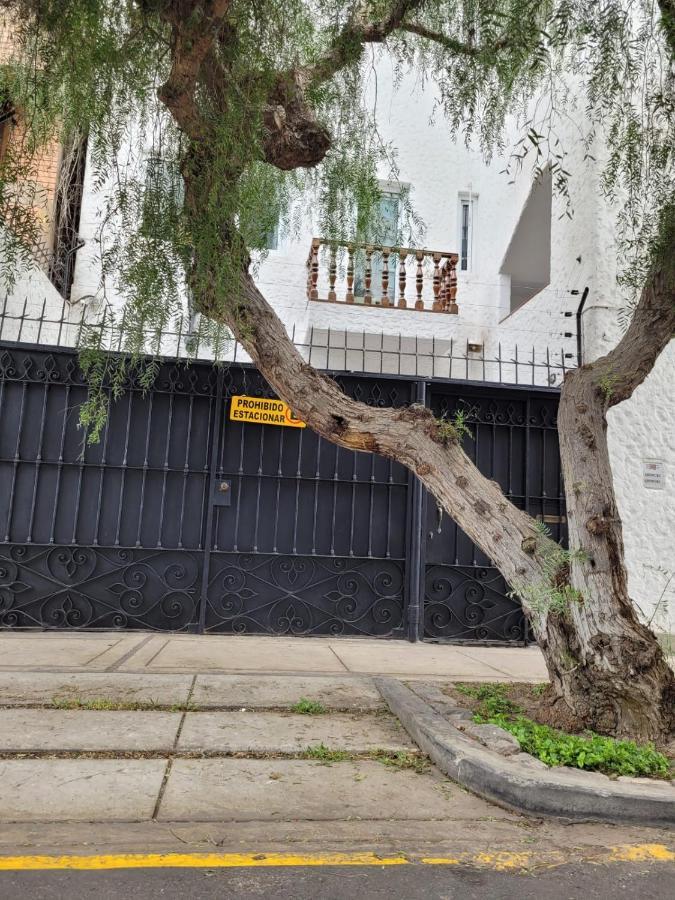Alojamiento Entero En San Isidro A Metros Del Parque El Olivar - Zona Exclusiva De - Apartamento *